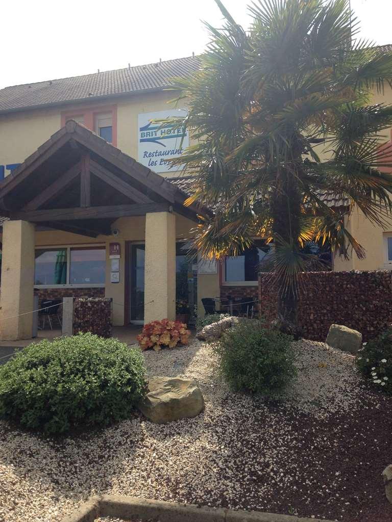 Brit Hotel Les Evens Saint-Saturnin  Εξωτερικό φωτογραφία