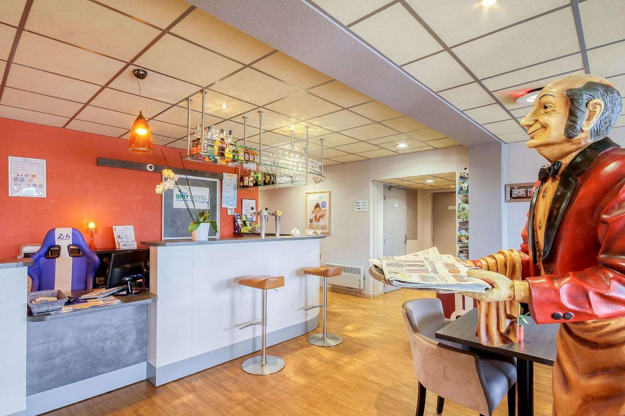 Brit Hotel Les Evens Saint-Saturnin  Εξωτερικό φωτογραφία
