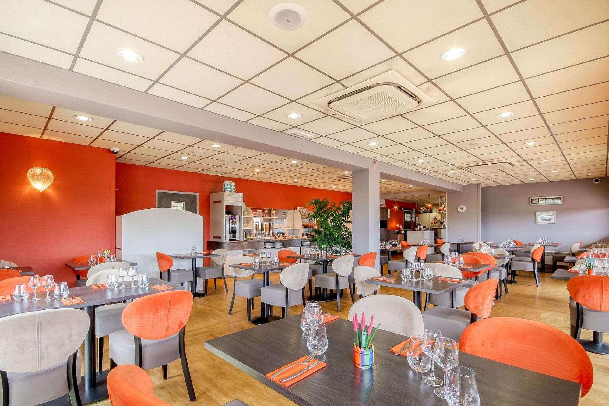 Brit Hotel Les Evens Saint-Saturnin  Εξωτερικό φωτογραφία