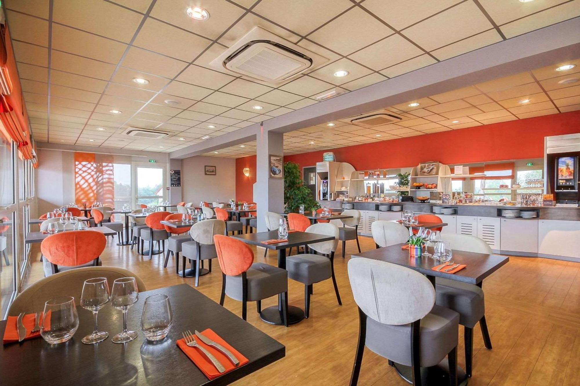 Brit Hotel Les Evens Saint-Saturnin  Εξωτερικό φωτογραφία