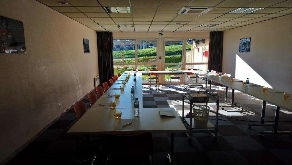 Brit Hotel Les Evens Saint-Saturnin  Ανέσεις φωτογραφία