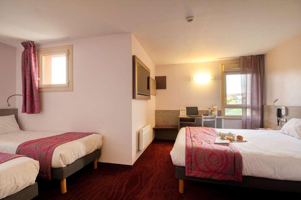Brit Hotel Les Evens Saint-Saturnin  Δωμάτιο φωτογραφία