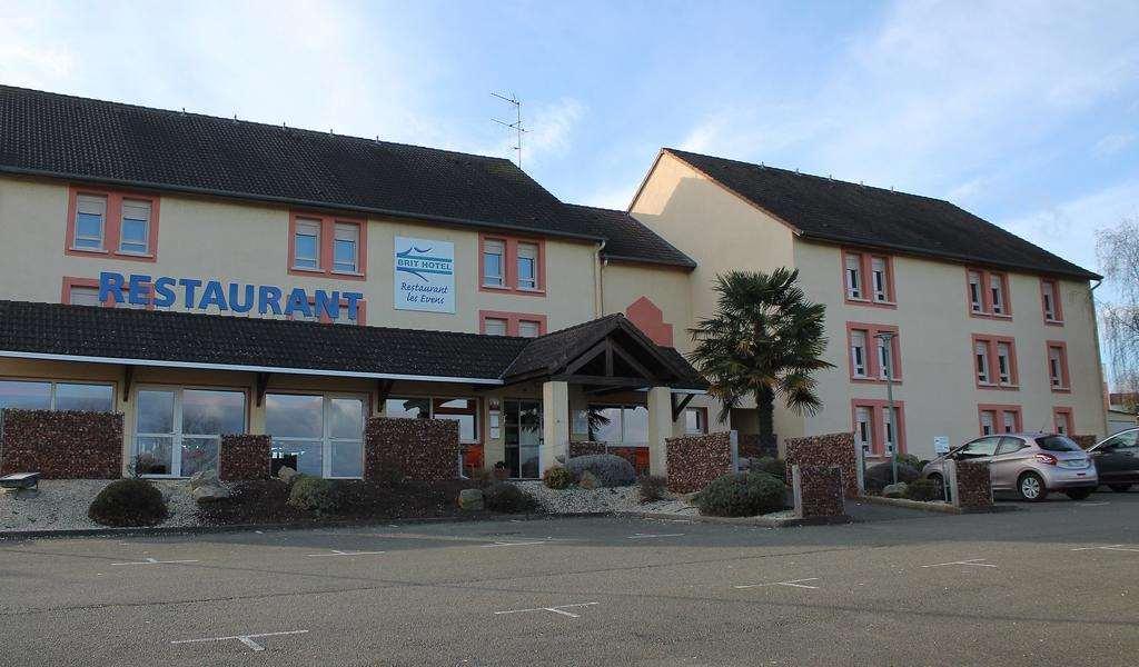 Brit Hotel Les Evens Saint-Saturnin  Εξωτερικό φωτογραφία