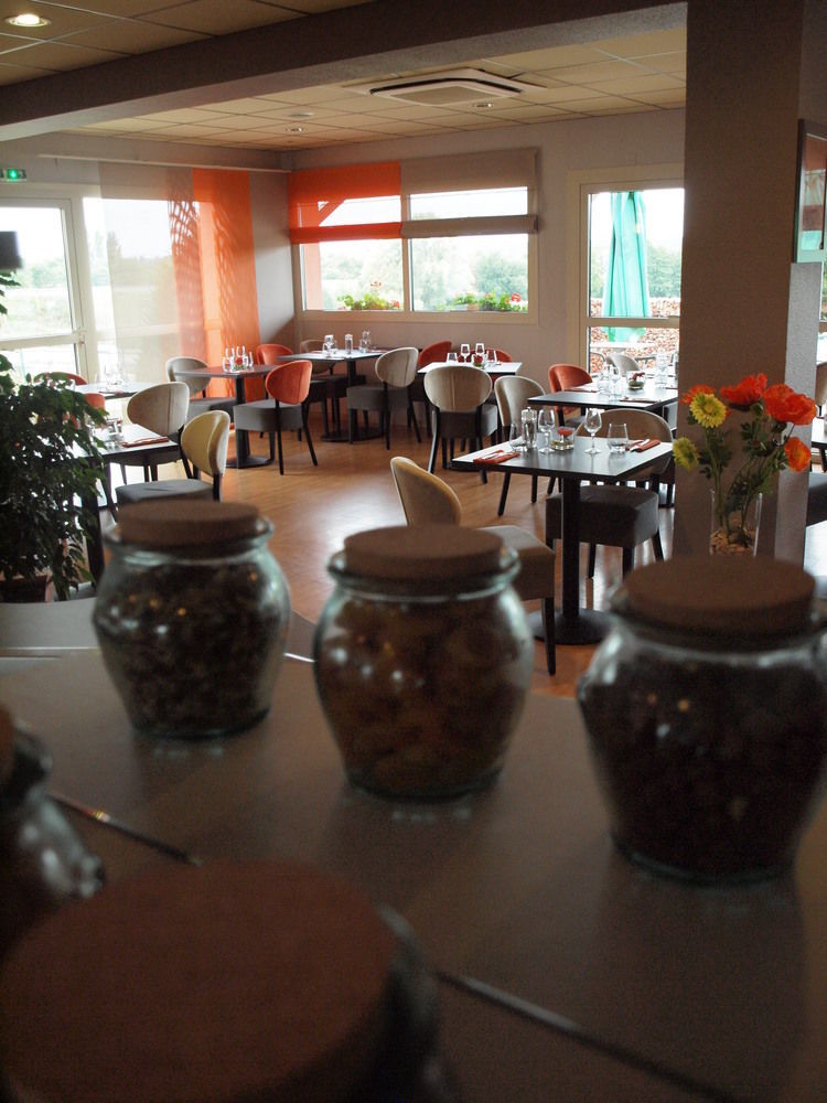 Brit Hotel Les Evens Saint-Saturnin  Εξωτερικό φωτογραφία