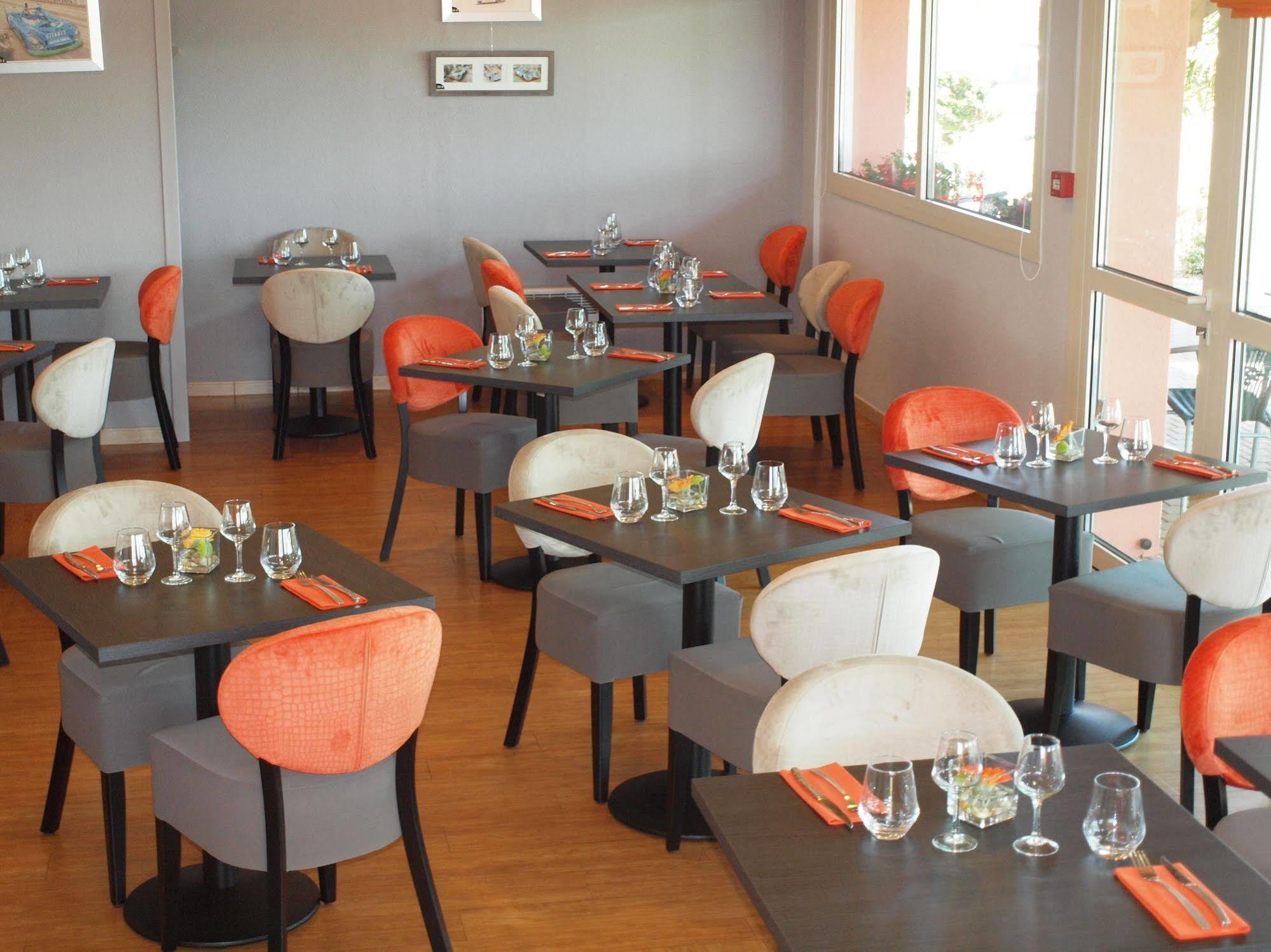 Brit Hotel Les Evens Saint-Saturnin  Εξωτερικό φωτογραφία