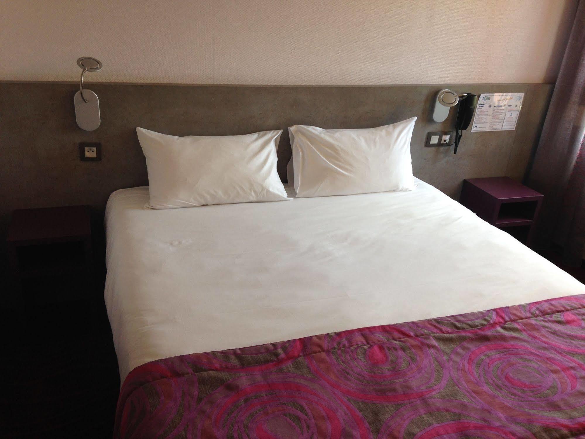 Brit Hotel Les Evens Saint-Saturnin  Εξωτερικό φωτογραφία