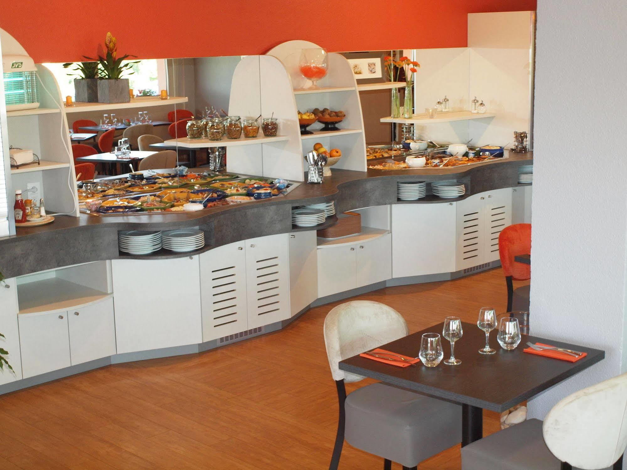 Brit Hotel Les Evens Saint-Saturnin  Εξωτερικό φωτογραφία