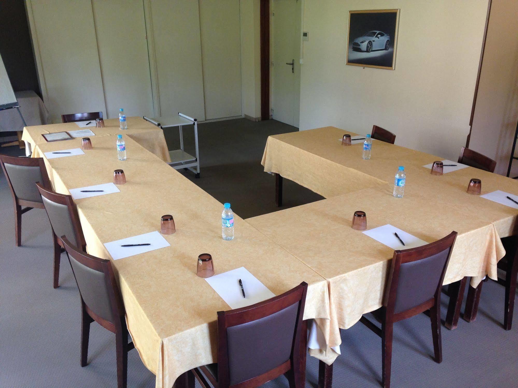 Brit Hotel Les Evens Saint-Saturnin  Εξωτερικό φωτογραφία